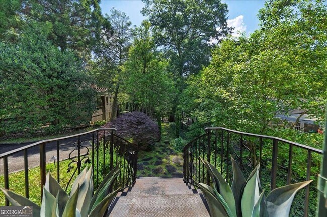 Photo - 2538 Parkside Dr NE