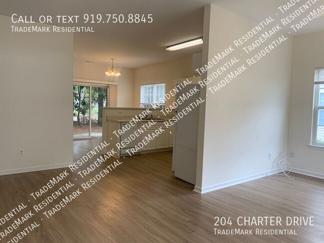 Photo - 204 Charter Dr