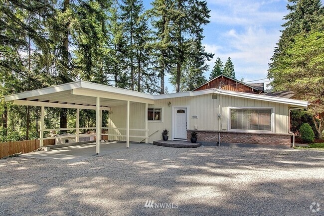 Building Photo - Newly Renovated 3 Bedroom in Renton Highlands Rental
