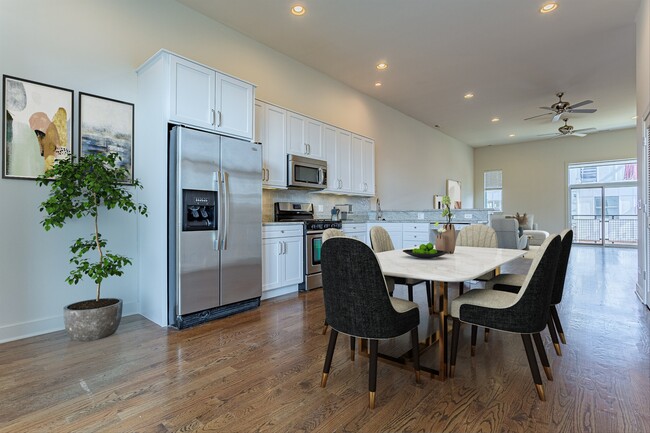 2100 Greenwood St Unit 107