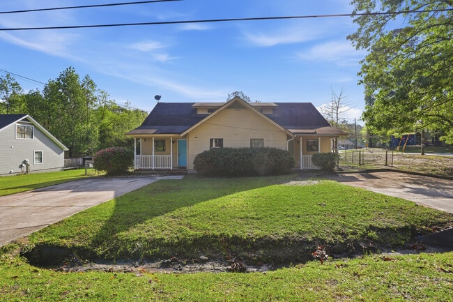 Building Photo - Ash St Ex Unit A