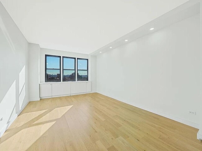 Photo - 460 E 79th St