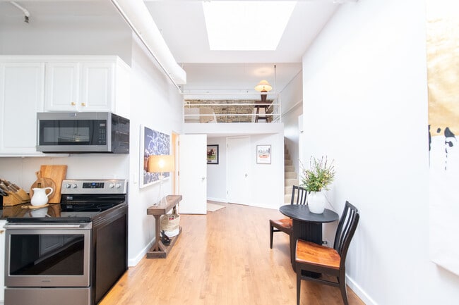 Photo - 1111 W Cornelia Ave