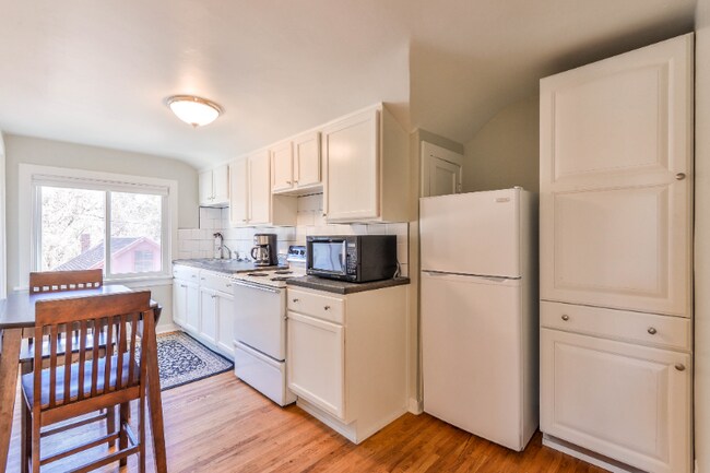 Photo - 608 S College Ave Unidad C