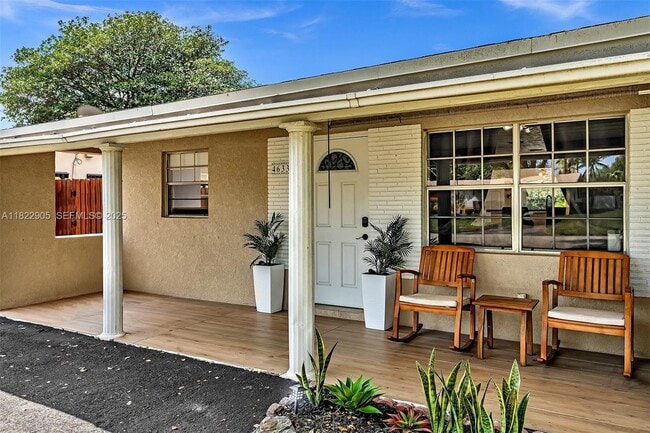 Building Photo - 4633 SW 28th Ave