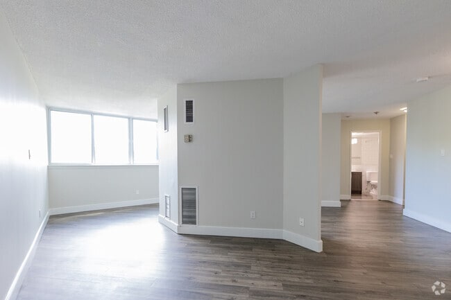 2BR, 1BA - 845SF - Living Room - 295 Dufferin Street