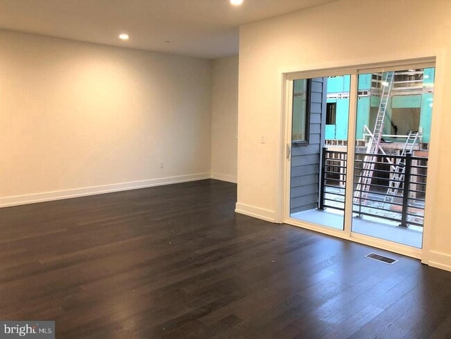 Photo - 805 Lakeview Ct