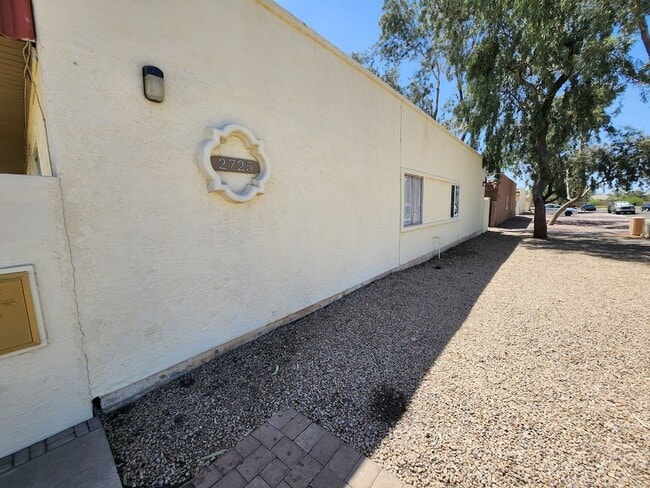 2725 E Tierra Buena Ln Unidad 04