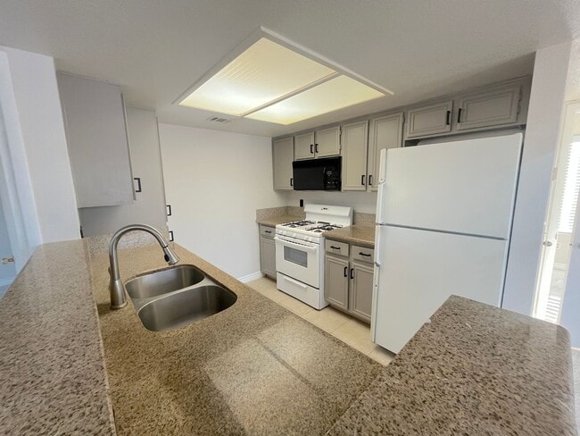 Photo - 2bed/2bath in Southwest gated community