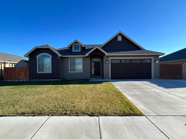 Building Photo - 1004 Willow Ave NE