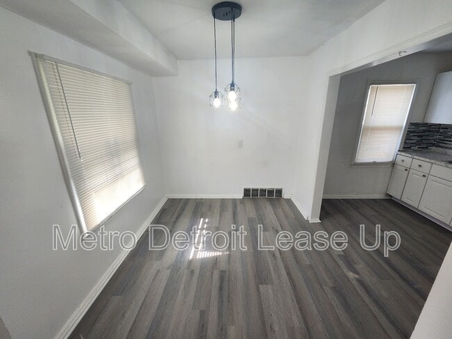 Photo - 20110 Northlawn St