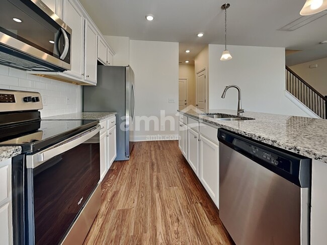 Photo - 1125 Amberly Wy