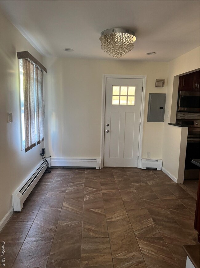 Photo - 658 Wyngate Dr E