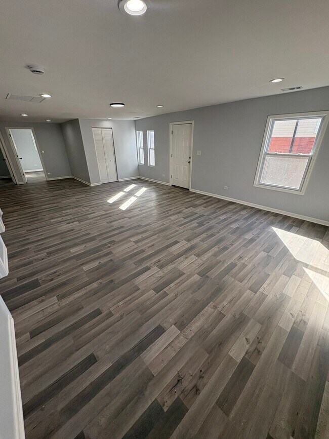 Photo - 432 W 61st Pl Unit 2r