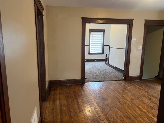 Building Photo - 1316 W 91st St Unit #2