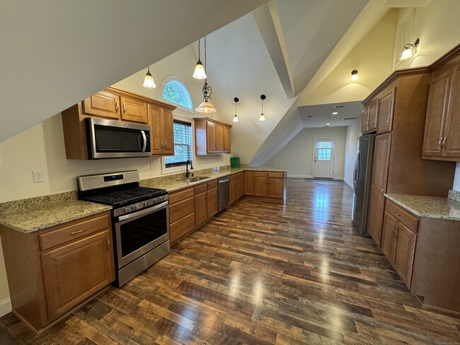 Building Photo - 25 Lester Ave Unit 3
