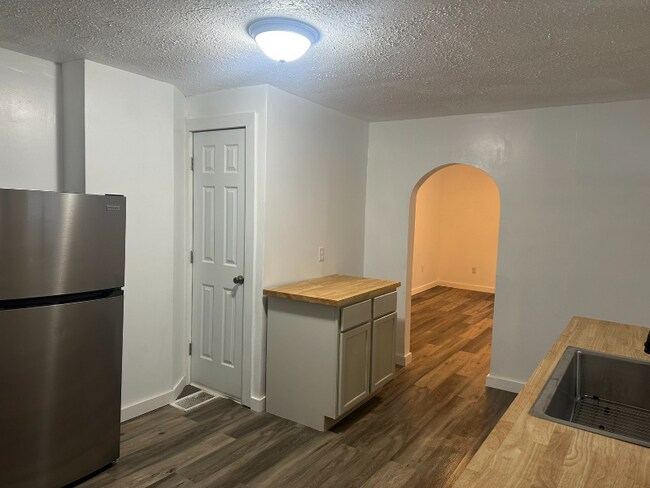 Photo - 203 Roan Ave