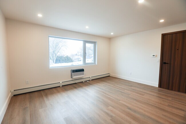 Photo - Admiral Apartments