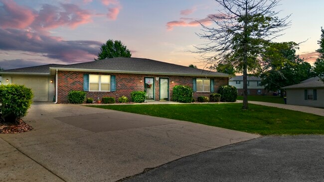 2 Bedroom Building - Wilshire Townhomes