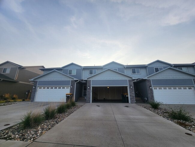 Building Photo - Modern 4bed/4bath near Jefferson Highschool Rental