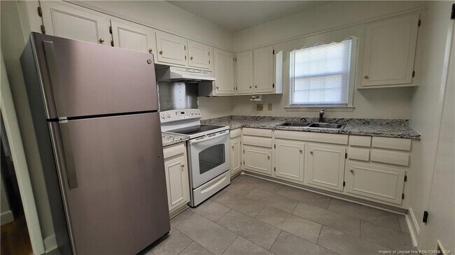 Photo - 304 W 16th St