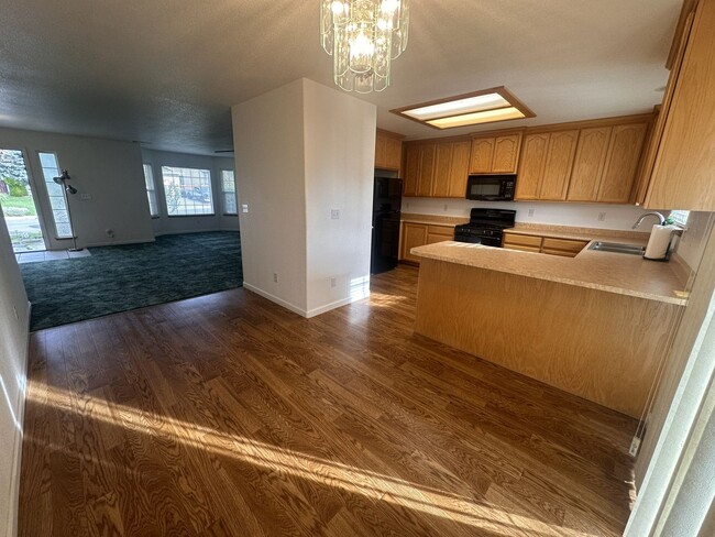 1250 Shadow Mountain Dr