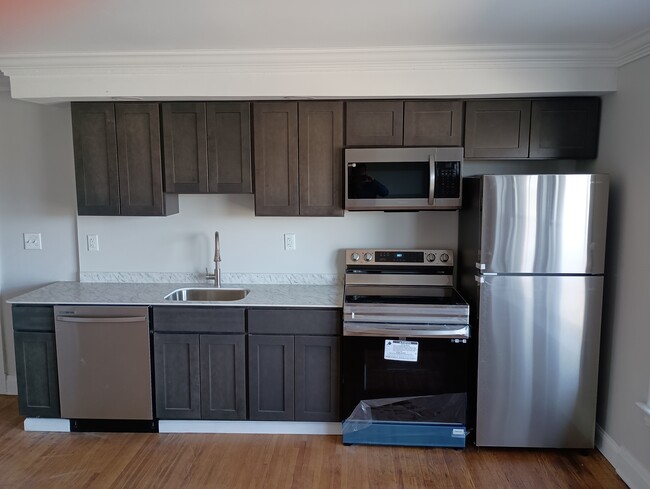 Kitchen - 552 3rd St Condo