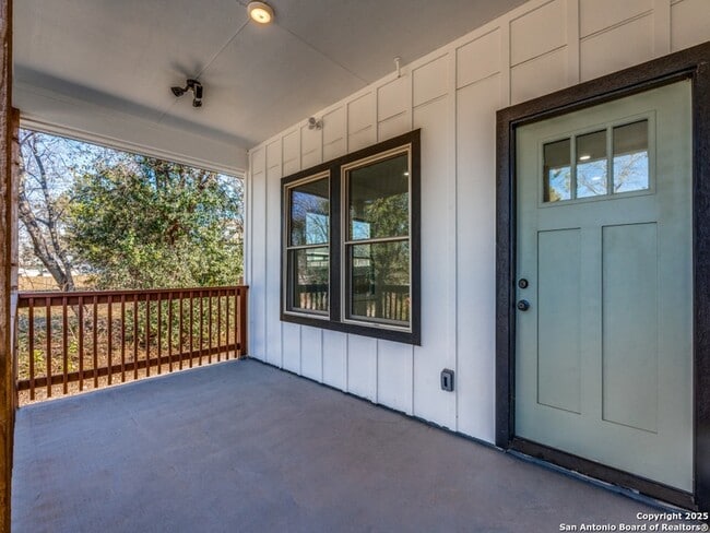 Photo - 938 Dawson St