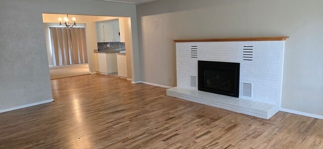 Photo - Well Maintained, Centrally Located 3 Bedro...