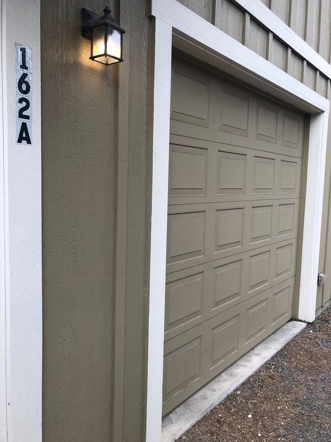 Building Photo - 1 Bed/1 Bath Unit A