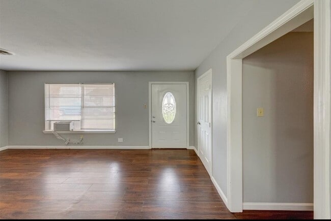 Photo - 5813 Mentor Dr