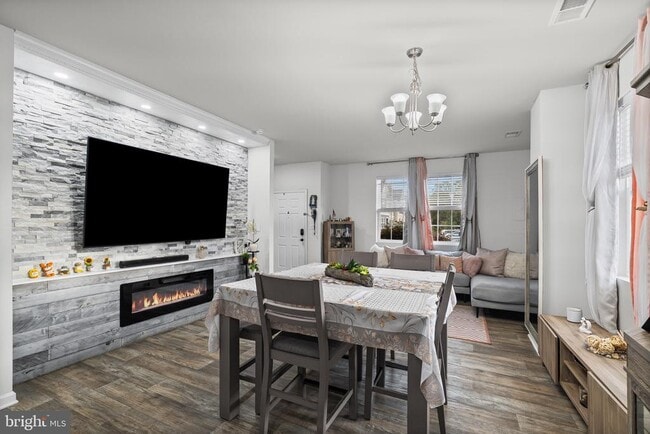 Building Photo - 1901 Graymount Way