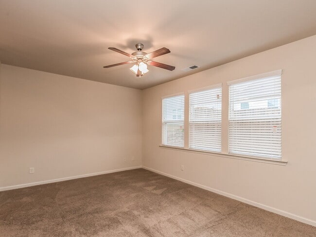 Photo - 98 High Point Way