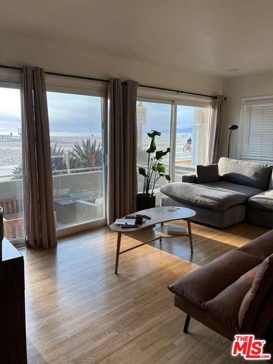 Photo - 3005 Ocean Front Walk Unidad A