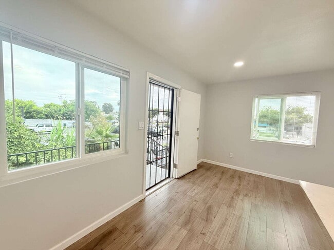 Building Photo - FREE Sept Rent with this cozy 1-Bedroom in... Rental