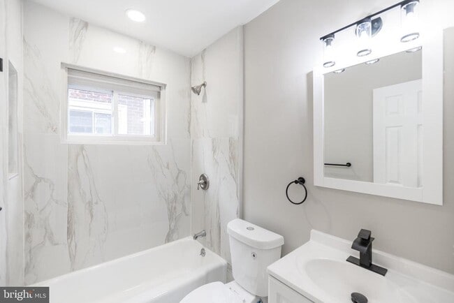 Photo - 2265 E Clearfield St