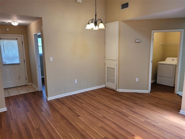 Photo - 185 Landmark Dr