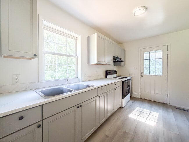 Photo - 249 Doggett Ln
