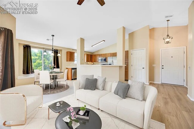 Building Photo - 3630 Strawberry Field Grv Unit G