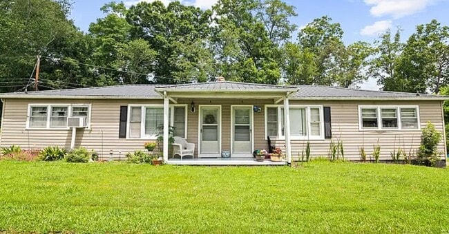 Building Photo - 3342 Clay Dr