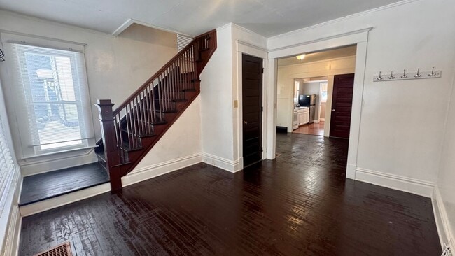 Photo - 633 Livingston Ave NE Unidad South