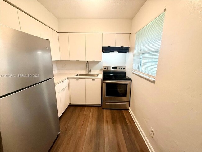 Photo - 220 NE 41st St Unit 2