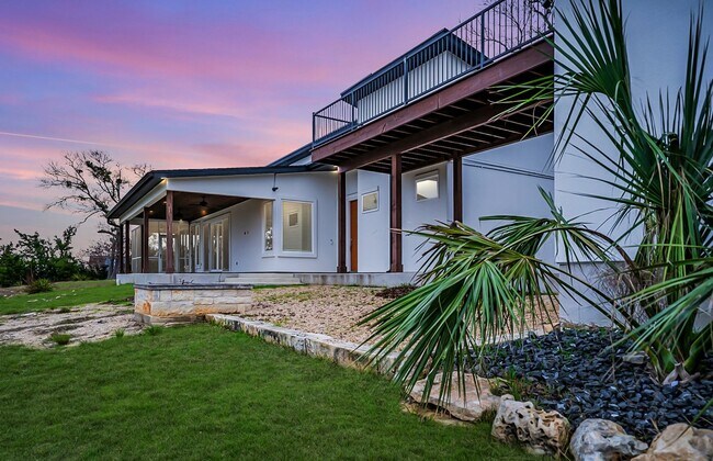 Photo - Modern Masterpiece in Canyon Lake