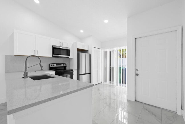 Photo - 8580 NW 32nd St