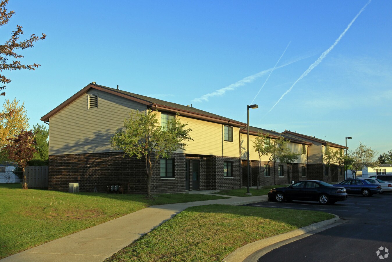 Photo - Town & Country Apartments