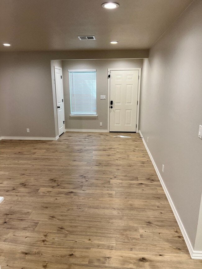 Photo - 1615 Iowa St