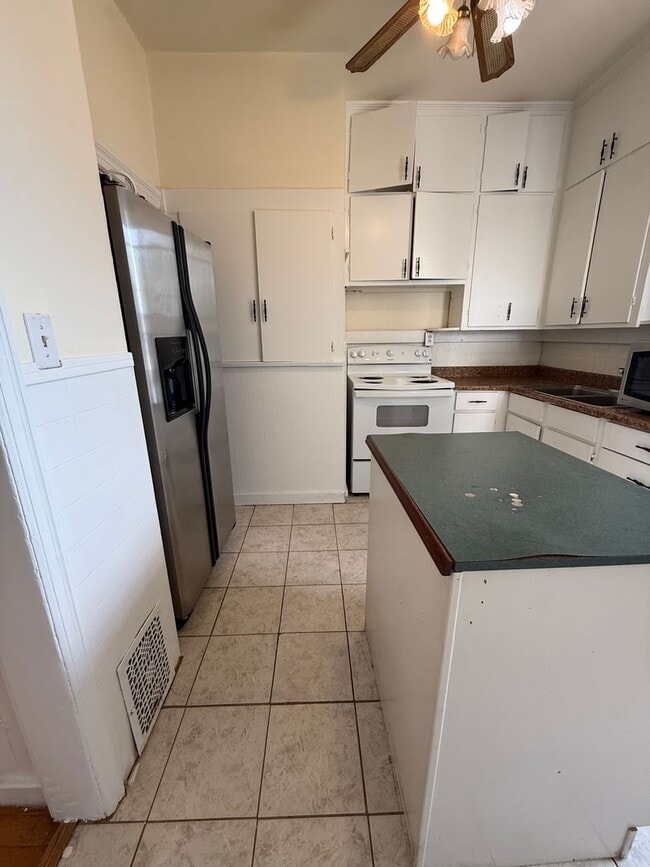 618 N 40th St Unit Main floor & Basement