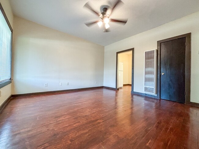 Photo - 124 S Krueger Ave
