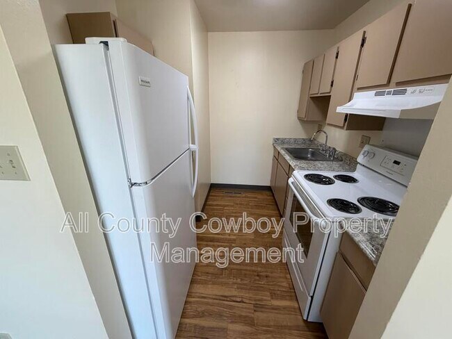 Photo - 140 S Cribbon Ave
