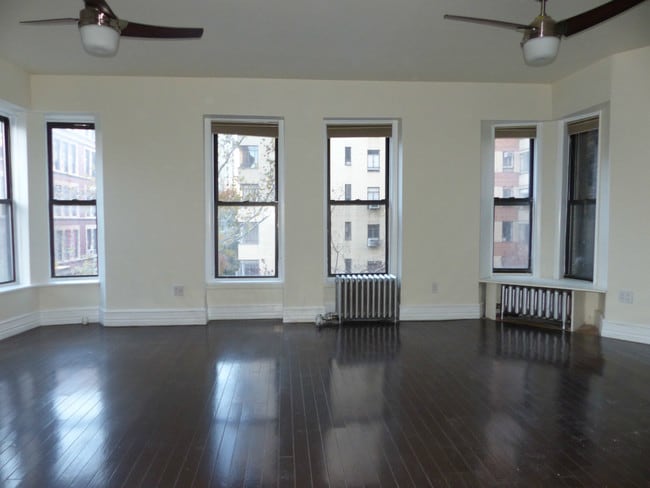 Stunning, Super Sunny Pre-War CORNER 1 BD,... - Stunning, Super Sunny Pre-War CORNER 1 BD,... Townhome